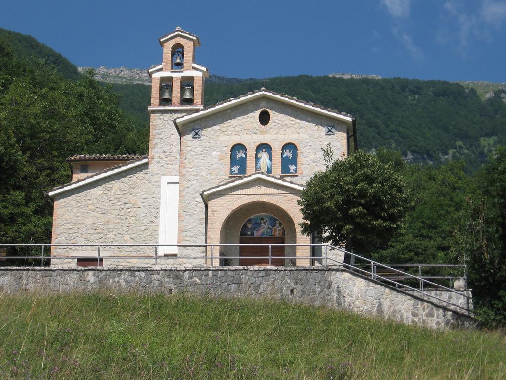 Hotel Casale Isola del Gran Sasso dʼItalia Extérieur photo