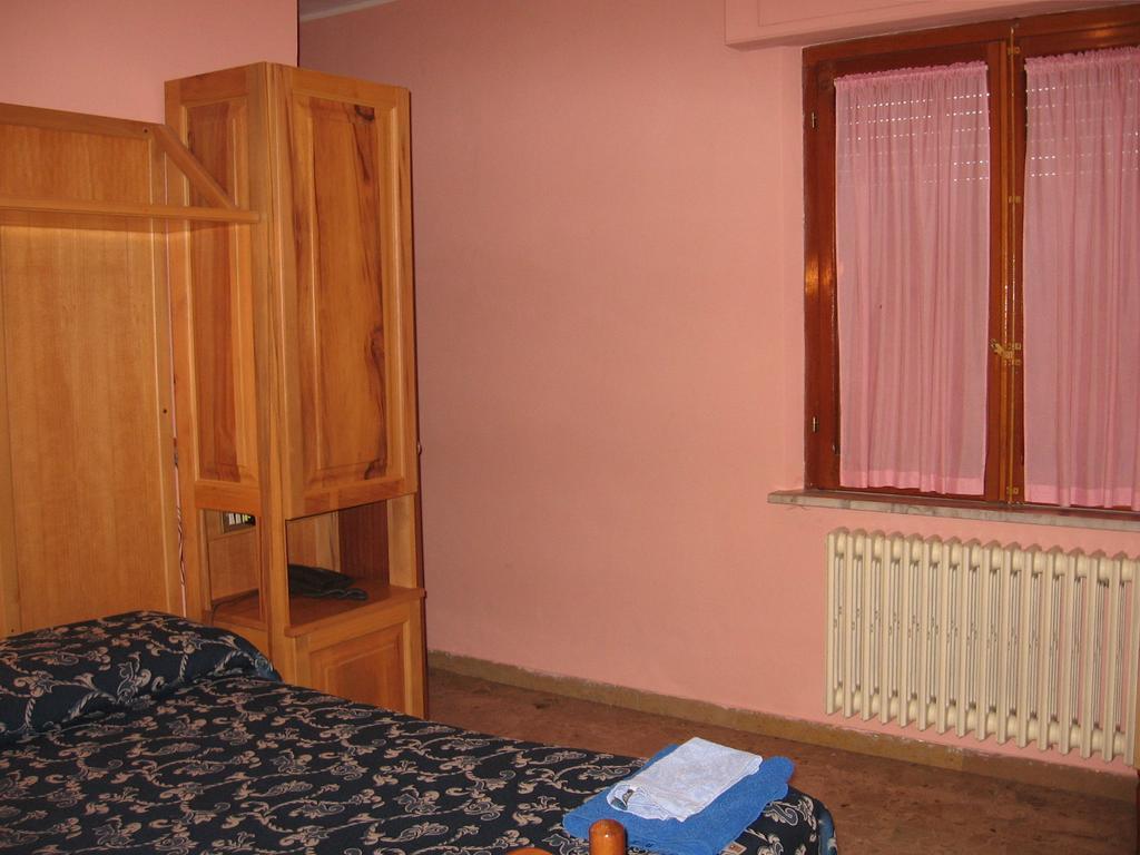 Hotel Casale Isola del Gran Sasso dʼItalia Chambre photo