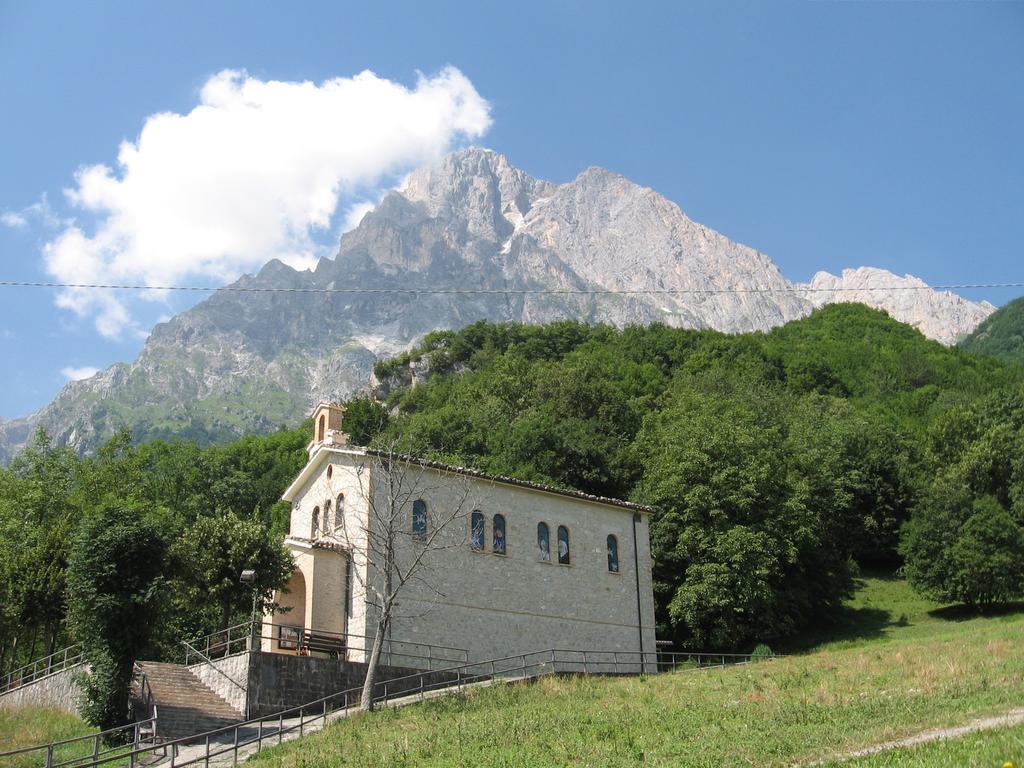 Hotel Casale Isola del Gran Sasso dʼItalia Extérieur photo